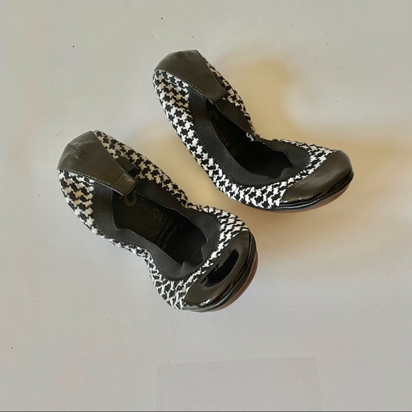 YOSI SAMRA BLK WHT HOUNDSTOOTH PATENT LEATHER SAMARA BALLET FLATS 6